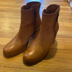 Frye Addie double zip size 7 cognac
